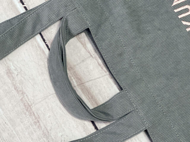 短い持ち手は、手持ちできる長さ