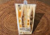 【ローソン 照焼チキンたまごサンド】ボリュームたっぷり