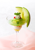 メロンシャインパフェ  1,180円（税込1,298円）【ロイヤルホスト 夏季限定デザート『Melon＆Granita（メロン＆グラニータ）』】