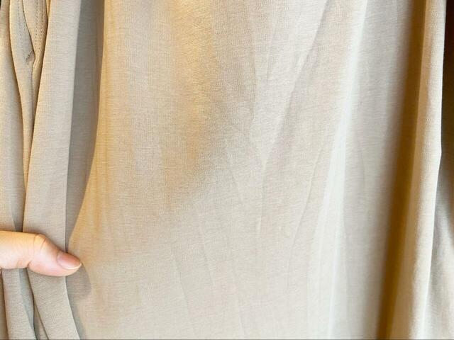 【AMERICAN HOLIC ショルダータックワンピース】洗濯後はややシワっぽさが残りやすいので、しっかり伸ばしてから干すことをおすすめします