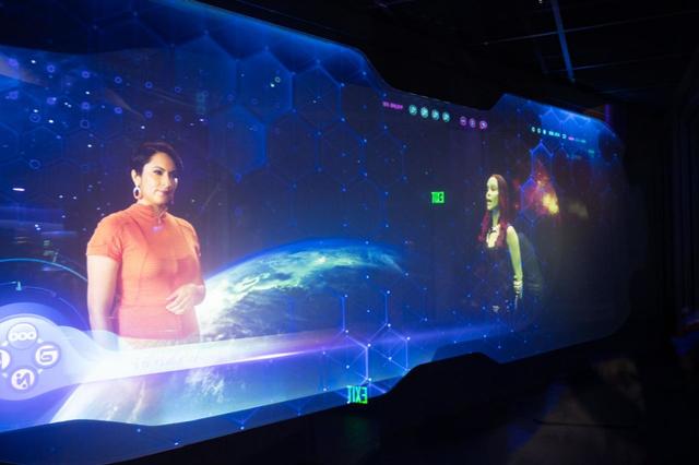 ガモーラとクイルがインタビューに答えている映像