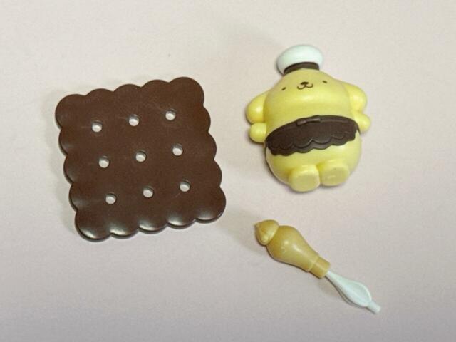 【チョコサプ サンリオキャラクターズ】フィギュアと台座はビニール袋に入っており、自分で組み立てる仕様