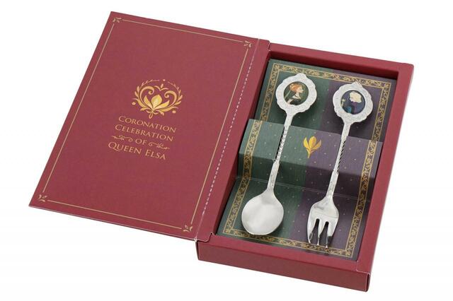 スーベニアスプーン＆フォーク 対象メニューにプラス1,900円｜アレンデール・ロイヤルバンケット｜アナと雪の女王「フローズンキングダム」内レストラン｜東京ディズニーシー「ファンタジースプリングス」メニュー