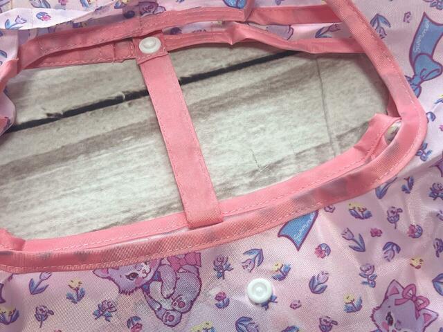 スナップボタン付きのストラップです