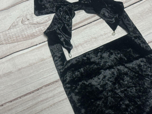 カラーはブラック。合わせるものを選ばないのがうれしいポイント！