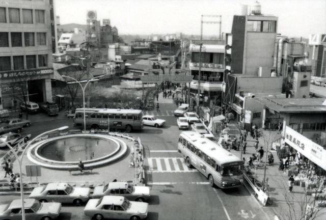 モスバーガーが創業した1972年（昭和47年）当時の成増駅前のロータリー