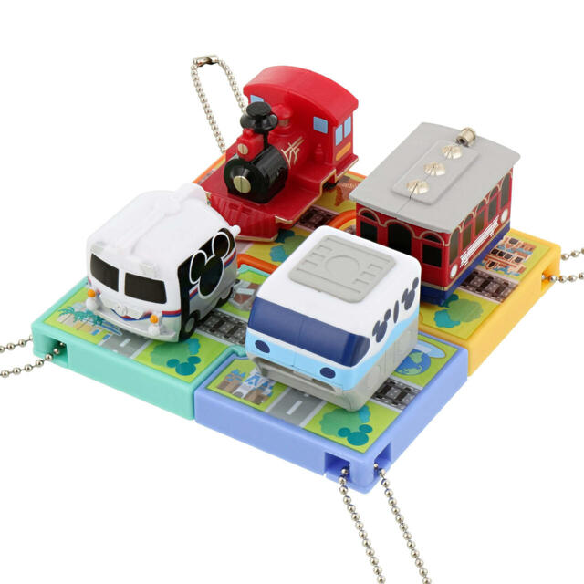 カプセルトイ 500円｜東京ディズニーリゾート「Go-Go-Go! with Disney Vehicles」グッズ｜販売店舗：東京ディズニーランド「グランドエンポーリアム」、東京ディズニーシー「キス・デ・ガール・ファッション」｜発売日：2024年7月11日（木）