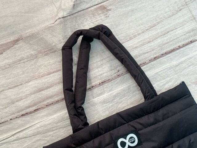 持ち手の長さは長め。肩がけがラクラクできます！