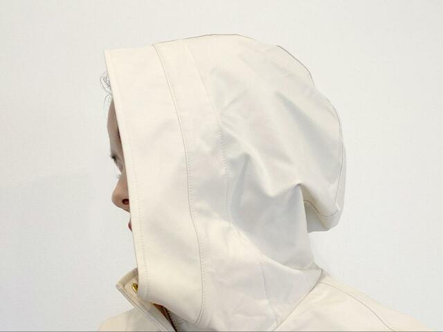 【GU マウンテンパーカ】フード付き。普段使いにもアウトドアシーンにも活躍します◎