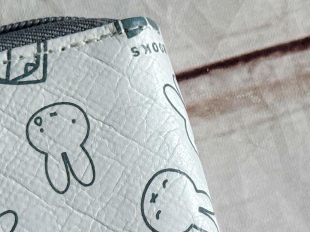 素材はタイベック®（高密度ポリエチレン不織布）。汚れにくく水に強いところがうれしい生地です