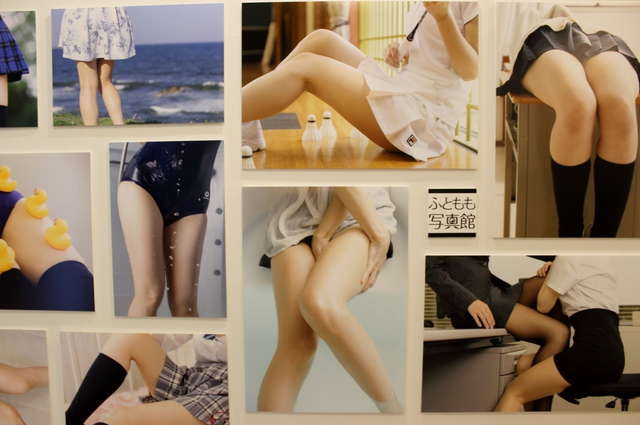 200人のふとももが展示された「曖昧☆ふともも写真館」