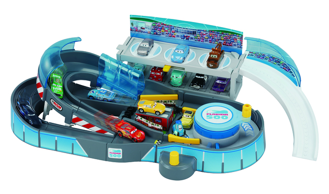 カーズ トミカ まわしてレーシング！2 way サーキット／画像提供：日本トイザらス