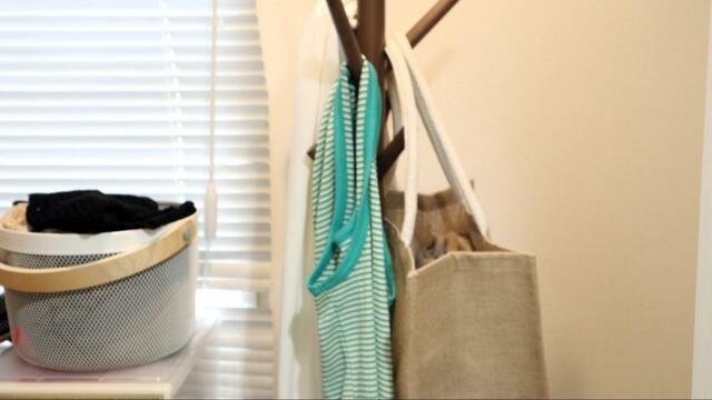 【無印良品 ジュートマイバッグ】ハンガーポールに吊り下げると、衣類や服飾雑貨の収納力がアップしました♪