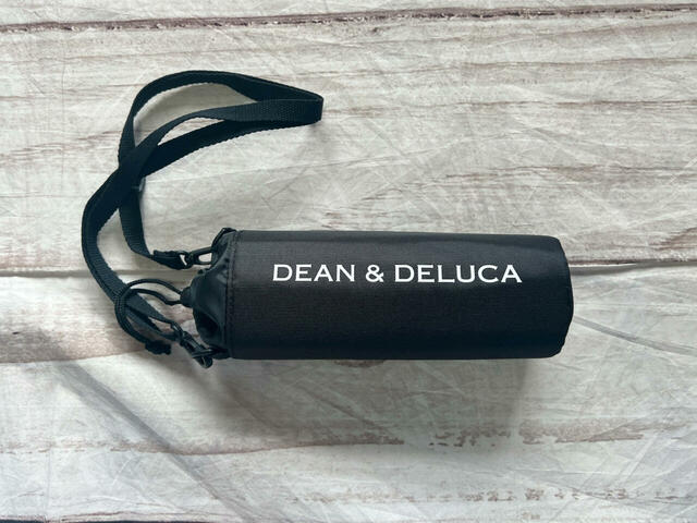 ボトルホルダーはブラックカラー