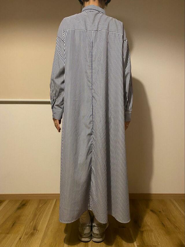 【coca　ストライプボリュームシャツワンピース】身長165cm・Lサイズ着用。ロング丈のAラインシルエットで、気になる腰まわりやヒップもさりげなくカバーしてくれます