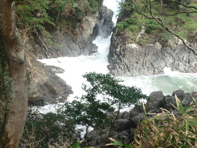ツール・ド・東北2015/力強く波打つ神割崎が見られる