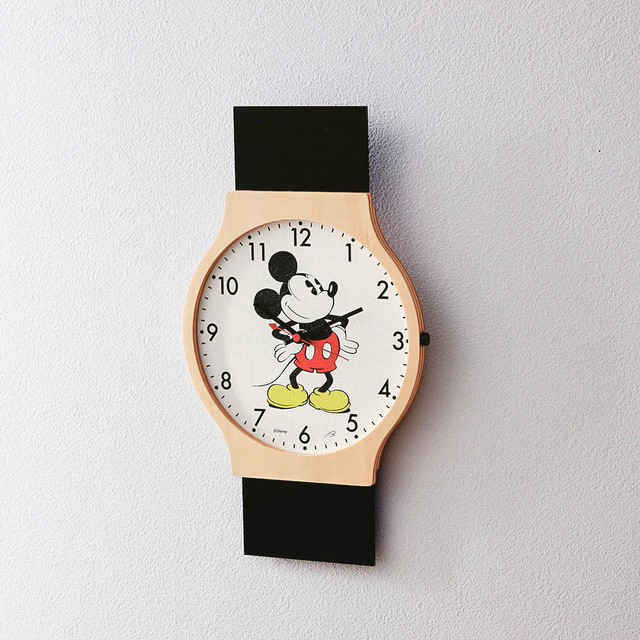 腕時計のようなデザインの掛け時計「ミッキーマウス」 |¥ 10,990 (税込)