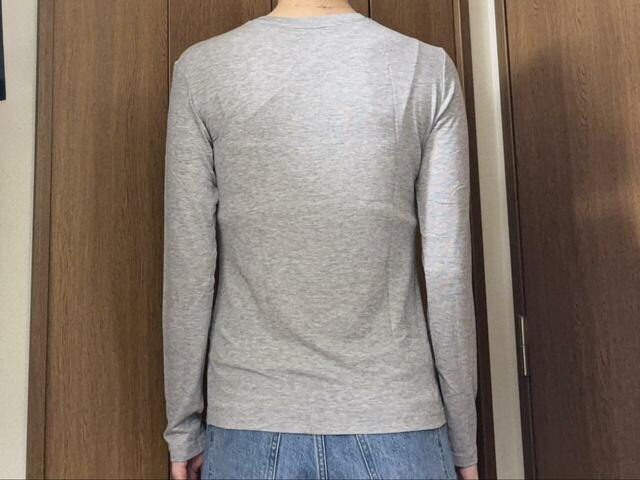 【UNIQLO:C　極暖ヒートテックカシミヤブレンドクルーネックT】身長170cm・Lサイズ着用。透け感はないものの、薄手の生地なので下着が響くのは気になる点かも