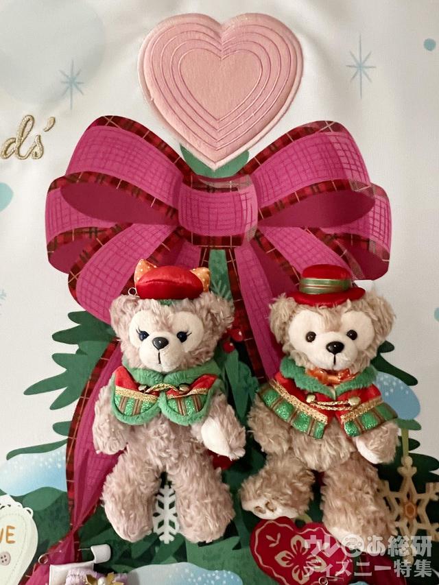 「クリスマスを楽しむグッズ」タペストリーとぬいぐるみバッジ