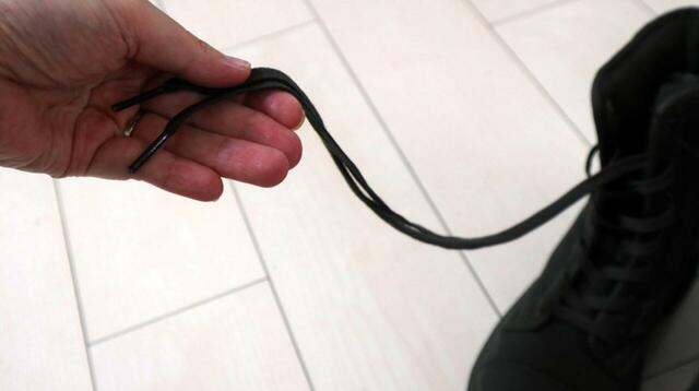 【ユニクロC パデッドレースアップブーツ】長めの靴ひももカッコよく見えるポイント！