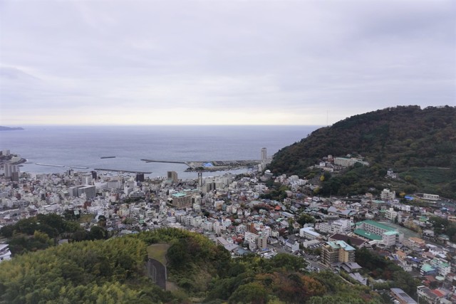 【星野リゾート リゾナーレ熱海】ソラノビーチ Books&Cafeテラス席からの眺め