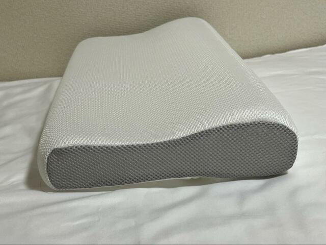 【ニトリ　3次元立体構造まくら】首と頭にフィットする波型形状