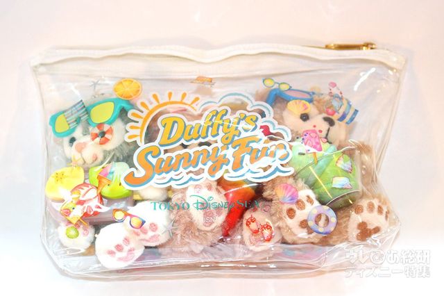 「ダッフィーのサニーファン」アソーテッド・チョコレートのポーチとぬいぐるみストラップ