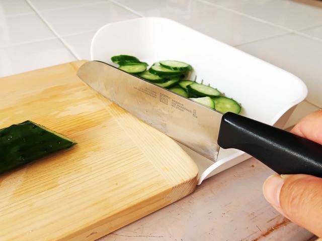 【まな板キャッチャー】サラダを作るときの使用イメージ4