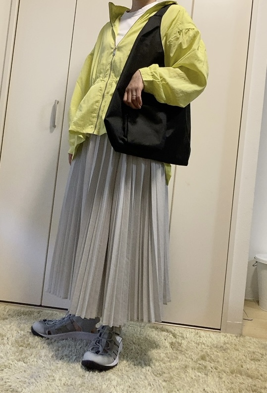 【無印良品 撥水ワンショルダーバッグ】肩紐が1本なので、ベビーカーフックにかけたり外したりするのも楽々です