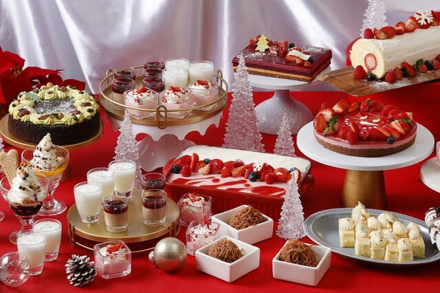 「いちごを主役にしたフェスティブスイーツ」<期間:2025年11月10日~12月25日>【インターコンチネンタル 東京ベイで“ローストチキン”や“ターキーのパイ包み”が楽しめる「CHEF’S GIFT クリスマスランチ&ディナーブッフェ」開催!】