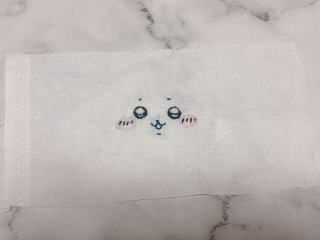 ほっぺも縫い付けたところでお顔が完成！個人的にここまでが最も難しく感じました