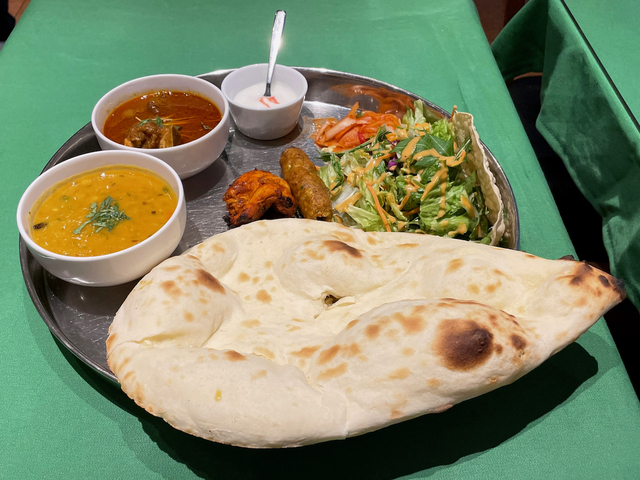 【インド宮廷料理 マーシャル】Bランチセット。カレーは、ダールタルカーとマトンコールマーを選択