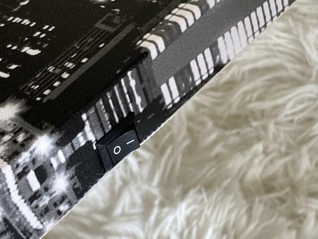 ➆スイッチは絵画の側面です。【ニトリ　LED付きキャンバスポスター】