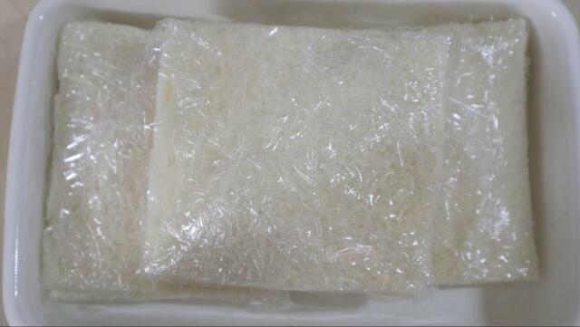 【トップバリュ サンドイッチ用食パン×ギリシャヨーグルト】冷蔵庫で休ませます