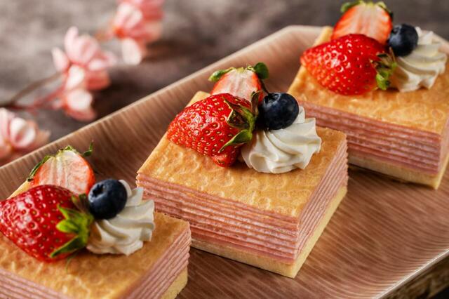 「いちごのミルクレープ」＜期間：2026年2月25日～＞【フレッシュ苺＆苺スイーツ、本格イタリアンが食べ放題！「XEX」4店舗で贅沢ランチブッフェ順次スタート！】