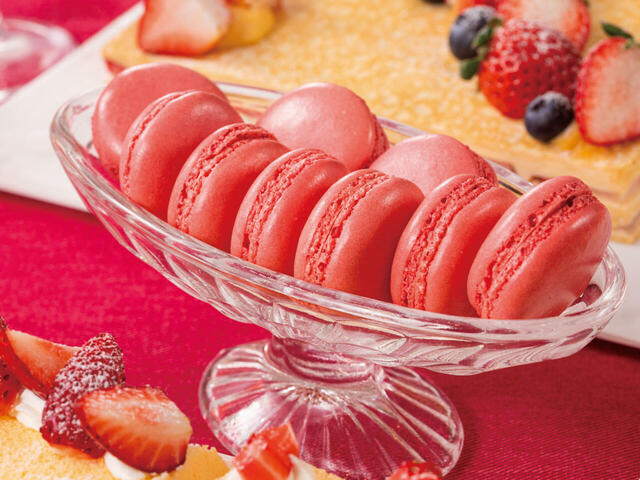 「いちごマカロン」＜期間：2026年2月21日～23日、3月14日、15日＞【【東京ベイ舞浜ホテル ファーストリゾート】20種類以上のいちごスイーツが食べ放題！5日間限定の「ストロベリースイーツビュッフェ」開催！】