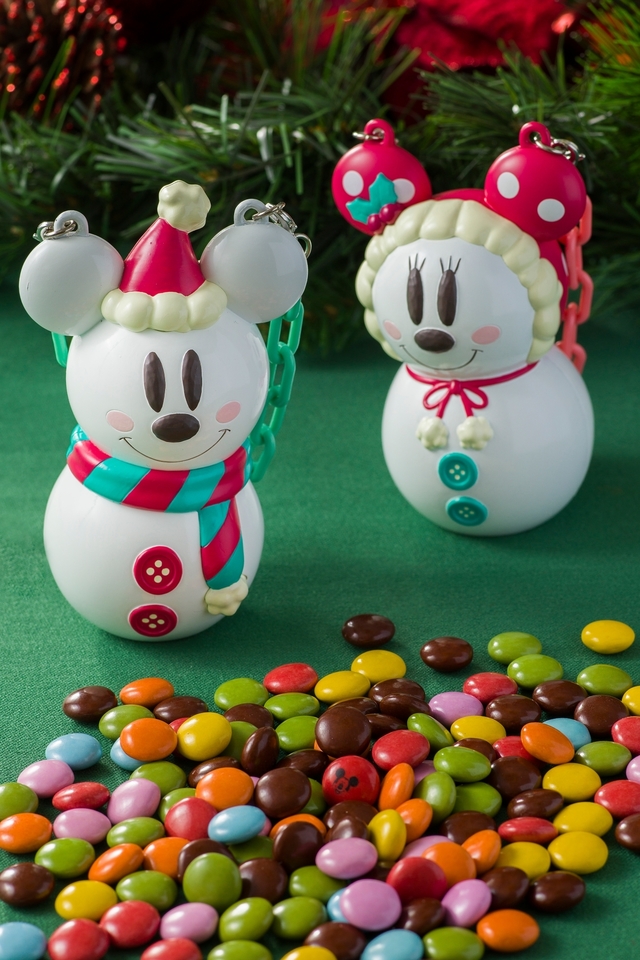 カラフルチョコレート、ミニスナックケース付き ¥720｜販売店舗：東京ディズニーランド「リフレッシュメントコーナー」、東京ディズニーシー「ハドソンリバー・ハーベスト」｜東京ディズニーリゾートのクリスマス（2016）スペシャルメニュー