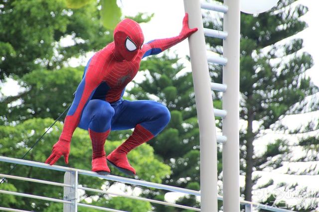 香港ディズニーランドのスパイダーマン