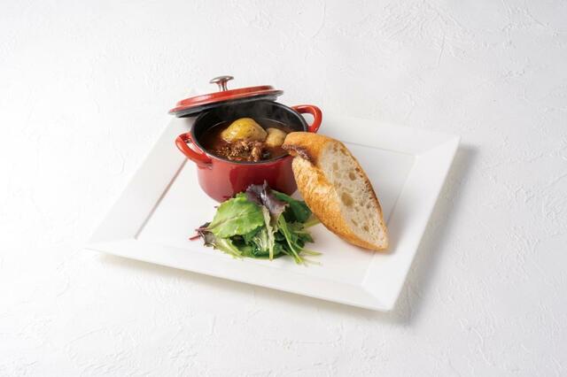 「カカオ牛タンシチュー」＜1,580円＞【ゴディバカフェのランチに新メニューが登場】