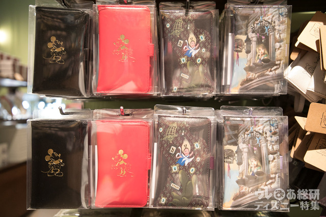 スマホケース 2,600円|ディズニー・アート展