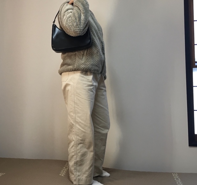 【GU ワンハンドルカラーショルダーバッグ】肩にかけるスタイルにもできる