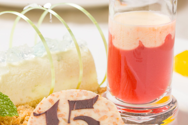 パイナップルソルベ入りライムパルフェ 　ストロベリースープ