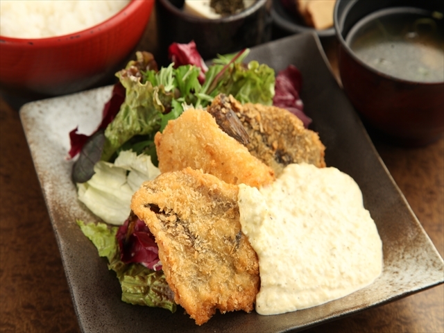 ◇ハタハタ タルタル南蛮御膳　[平日]880円　[土・日・祝]980円