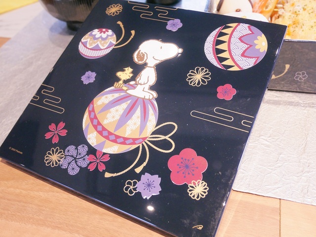 おせち・一段重「スヌーピー」|品のある素敵なお重のデザイン♪