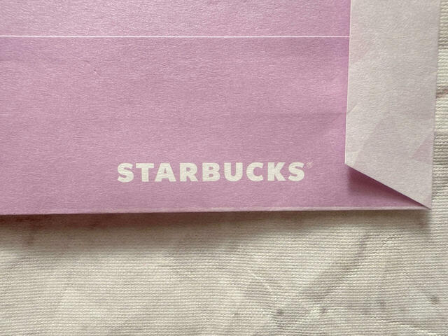 背面にはスタバのロゴ入り