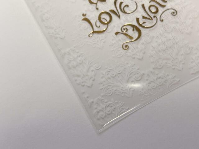 ホワイトのレース模様が美しい♪