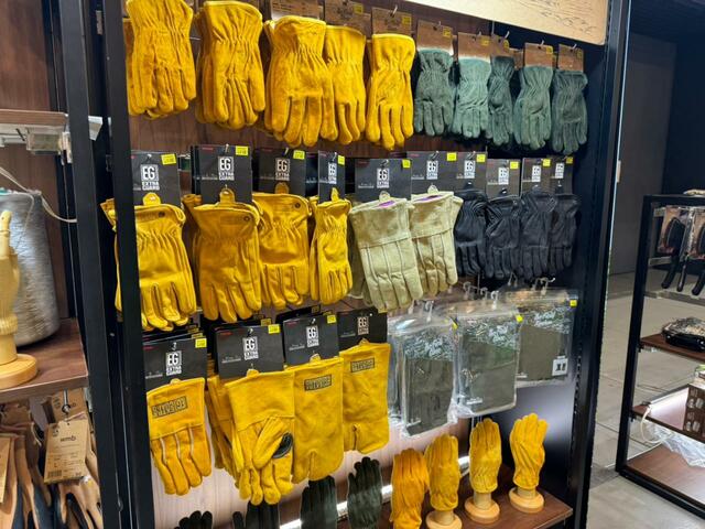 【ワークマン EXTRAGUARD Lantern 牛革手袋】焚き火のときも、斧を使うときも、ロープを扱う際も、手をしっかり守ってくれる