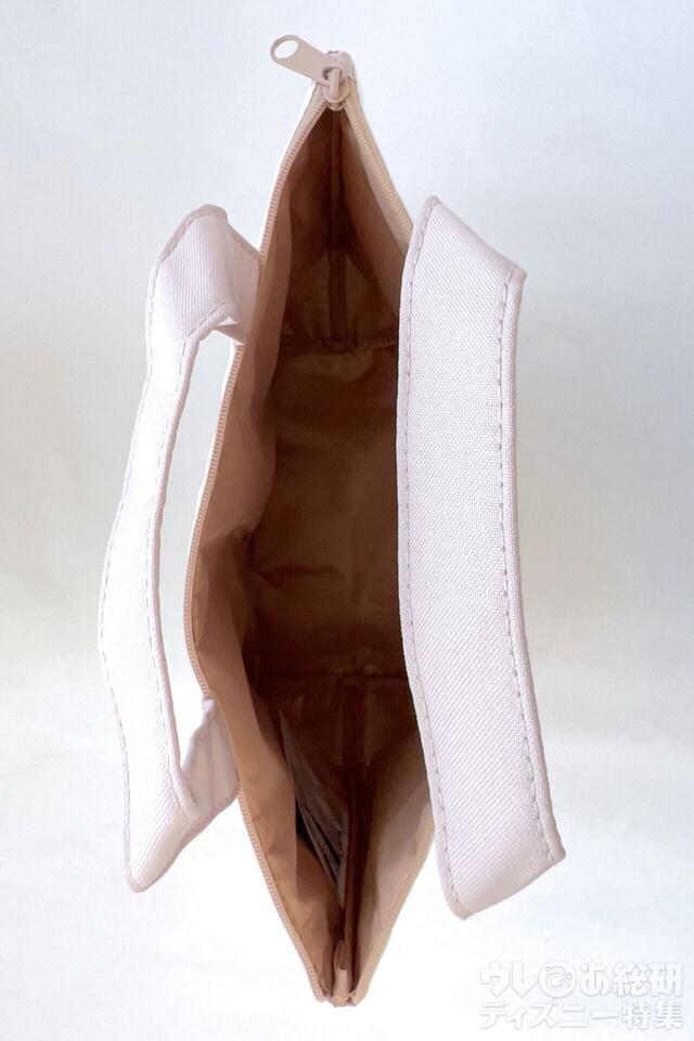 中をのぞいてみましょう。素材感も確認!「ダッフィー&フレンズ・ワンダフルキッチン」スーベニアランチケース