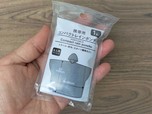 【キャンドゥ】携帯用コンパクトレインポンチョ。手のひらサイズという驚異的なコンパクトさ
