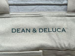 フロントには「DEAN ＆ DELUCA」のロゴ入り！